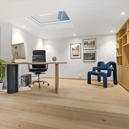 Central, Stylish House In Apartment *
