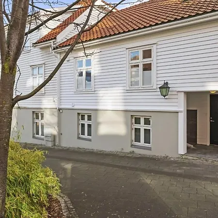 Daire Central, Stylish House In