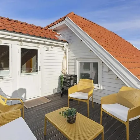 Daire Central, Stylish House In *