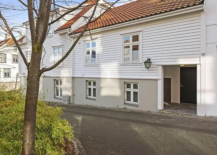 Daire Central, Stylish House In