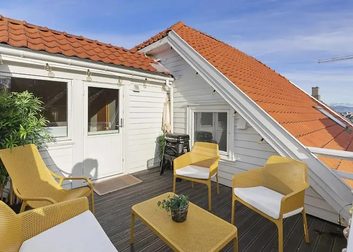 Daire Central, Stylish House In *