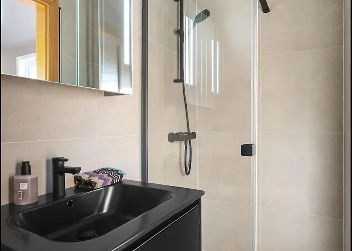 Daire Central, Stylish House In